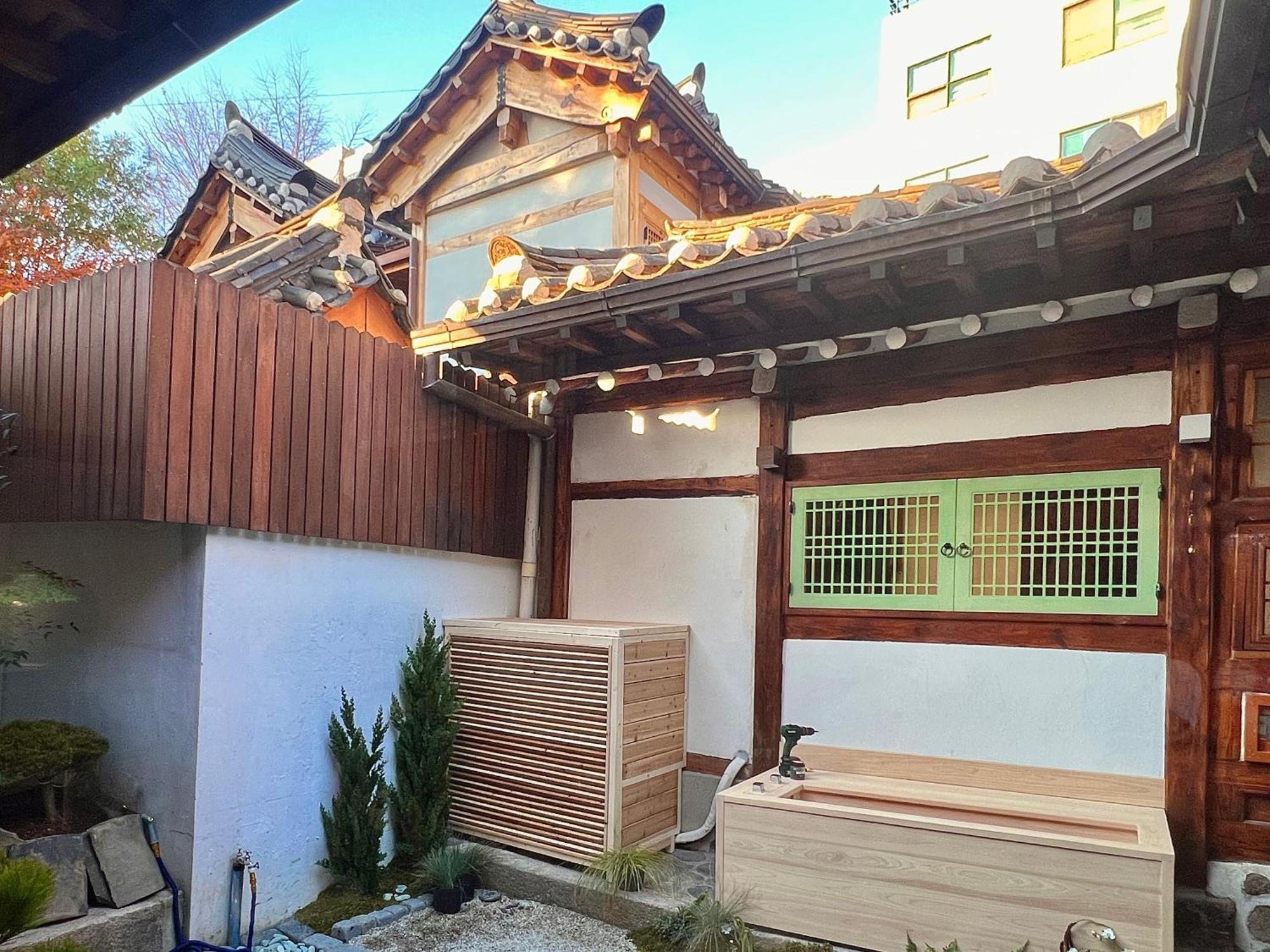 A Traditional Korean House With A Yard Apartment
