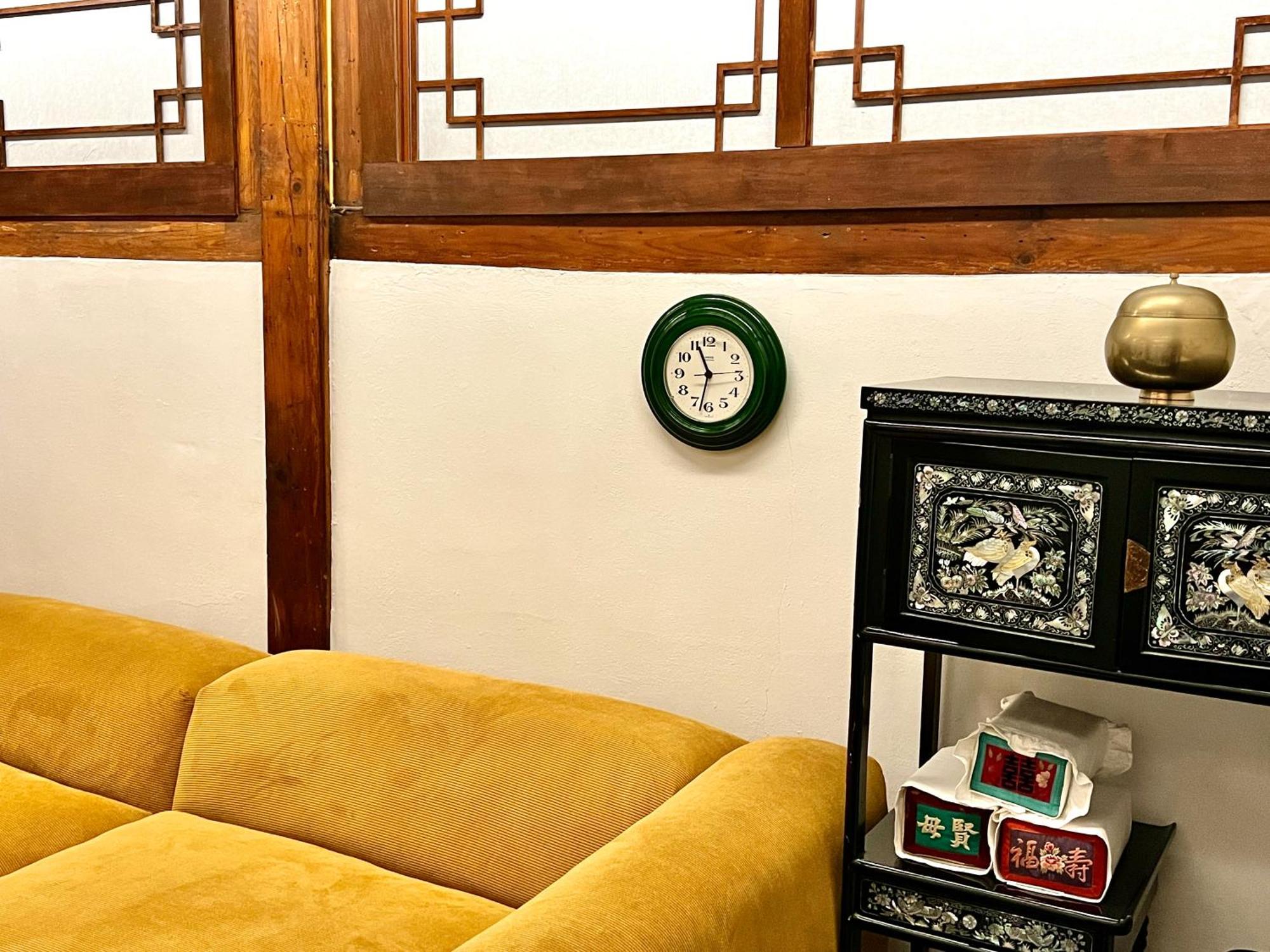 Apartment A Traditional Korean House With A Yard