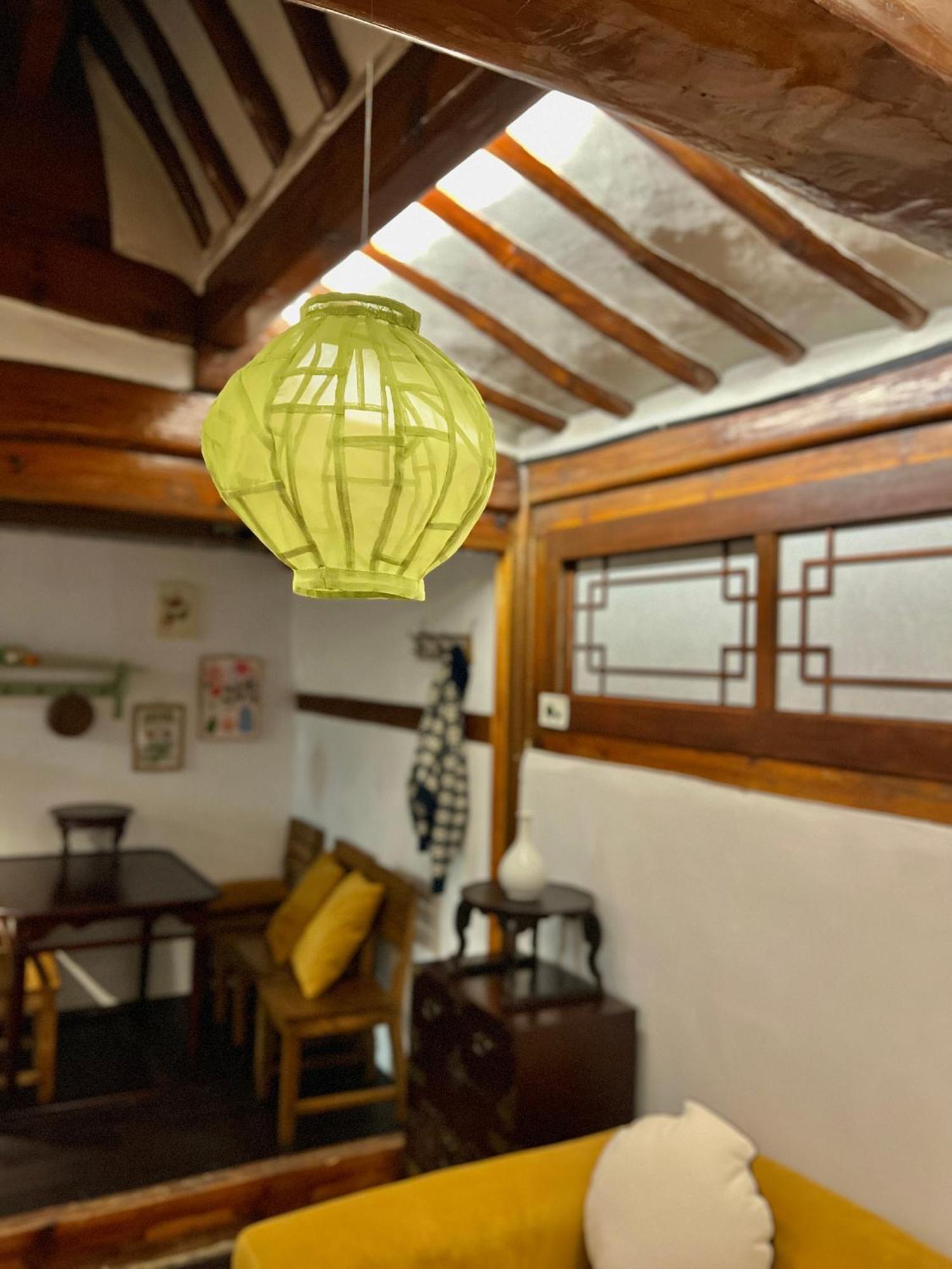 Apartment A Traditional Korean House With A Yard