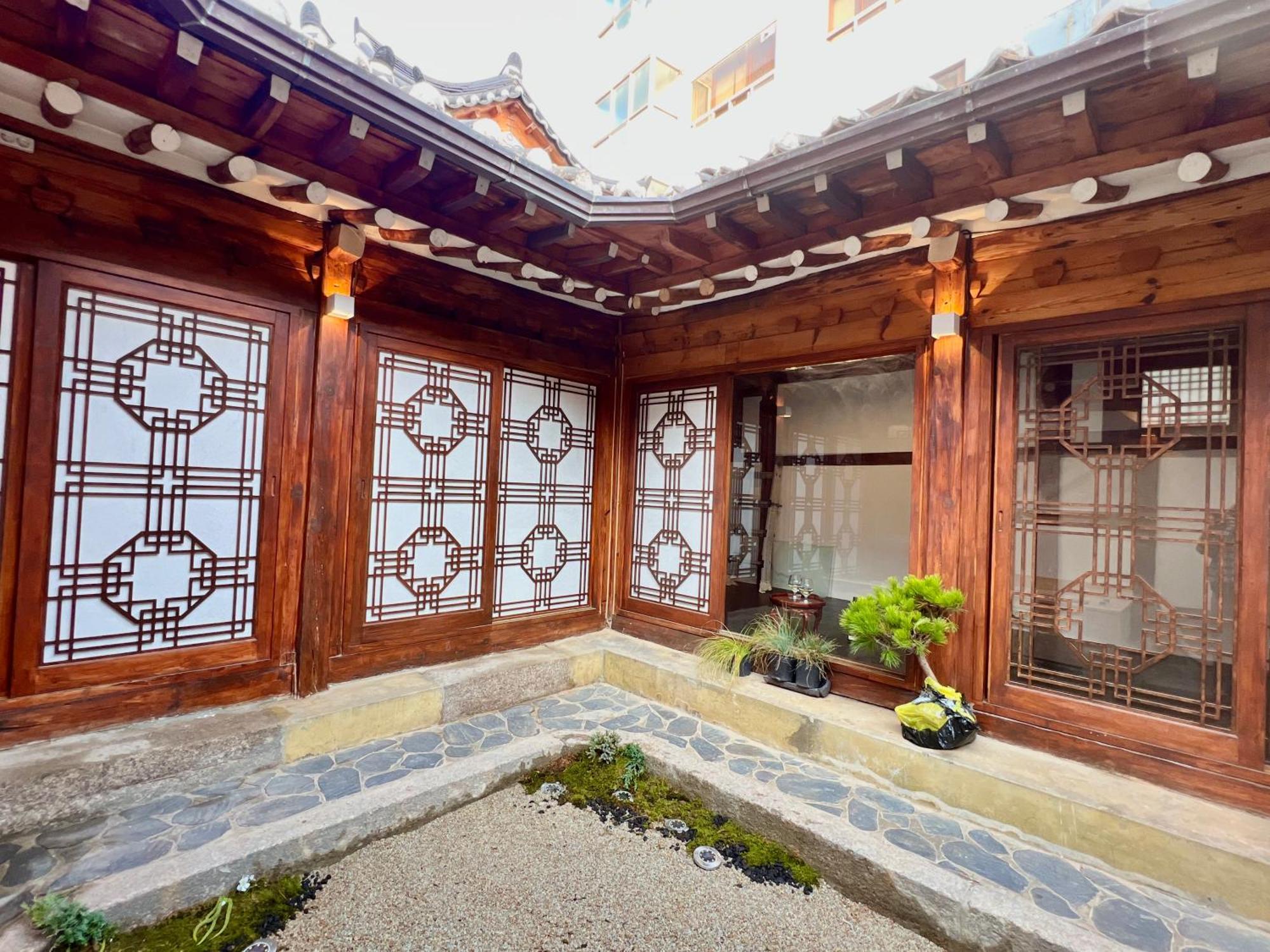 Apartment A Traditional Korean House With A Yard Seoul